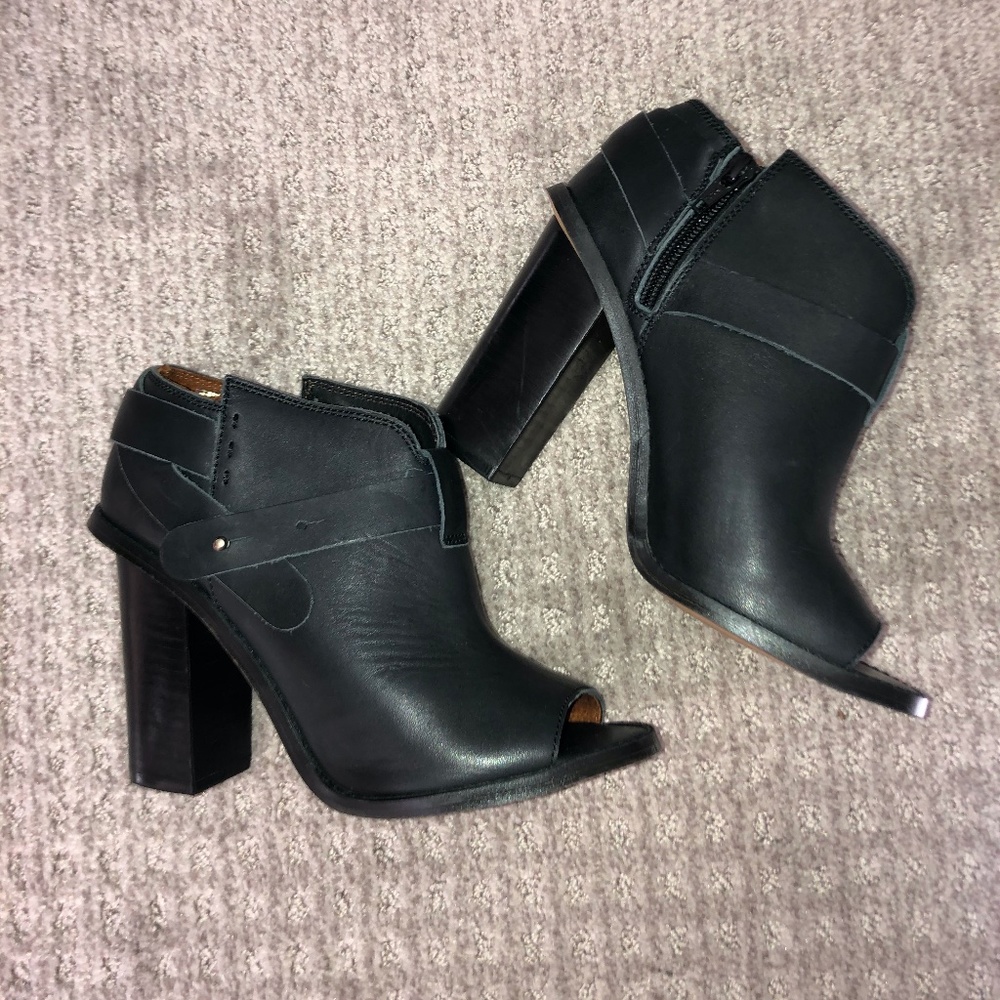 black short-healed boots